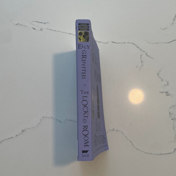 The Locked Room by Elly Griffiths – Paperback Mystery & Crime Thriller Novel - Picture 2 of 4